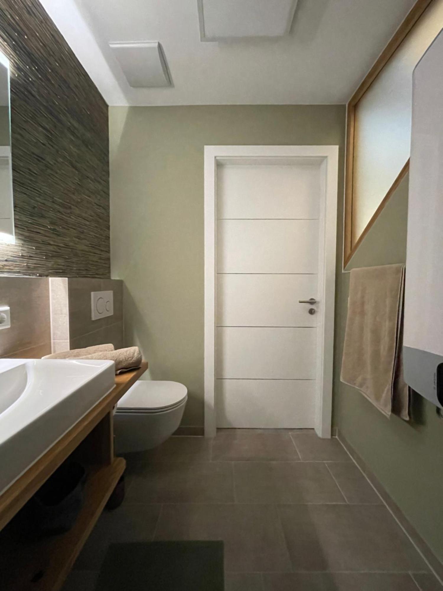 Die Tauplitz Lodges - Adler Auszeit Lodge D6 By Aa Holiday Homes ภายนอก รูปภาพ